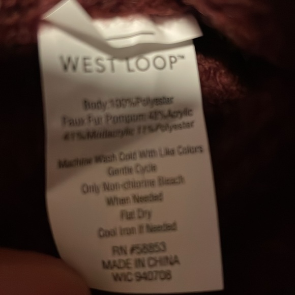 NWT!! Pom Hat - Picture 3 of 5